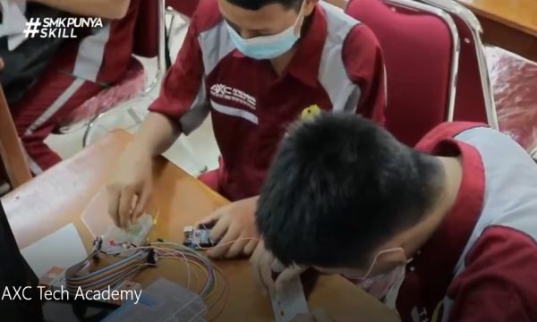 Kelas Industri AXC Tech Academy di SMK Taman Siswa 2 Jakarta