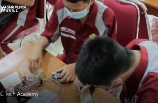Kelas Industri AXC Tech Academy di SMK Taman Siswa 2 Jakarta