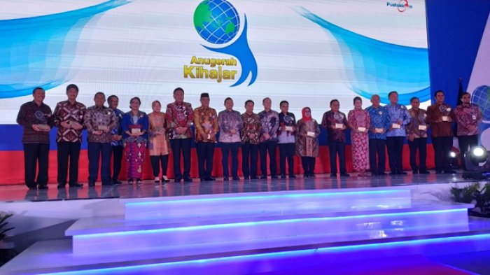16 Kepala Daerah Menerima Anugerah Kihajar 2018